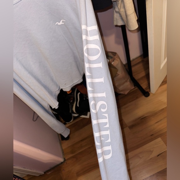 Hollister cropped crew neck *sale* (read description) - Picture 2 of 3